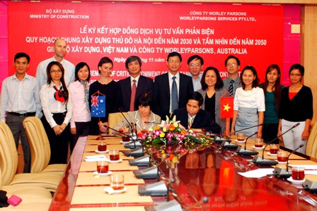 The signing ceremony on consulting services and critic in construction planning of the Hanoi